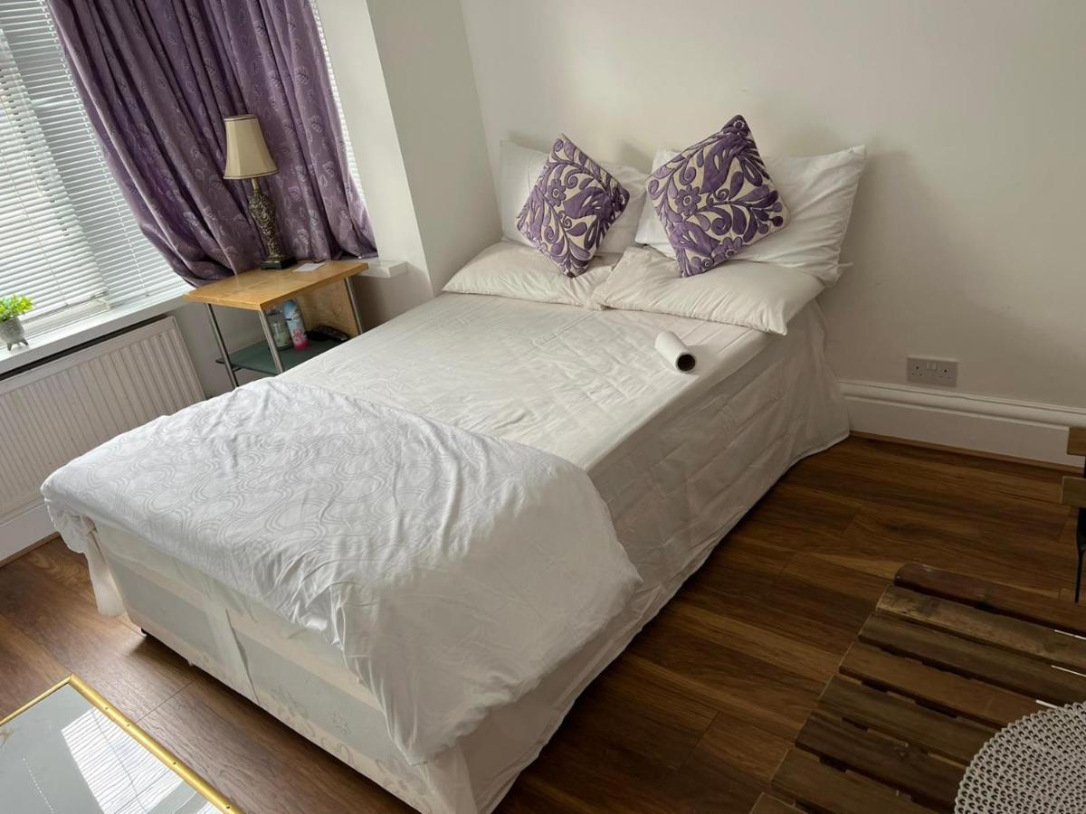 Lovely Studio Flat In * London
